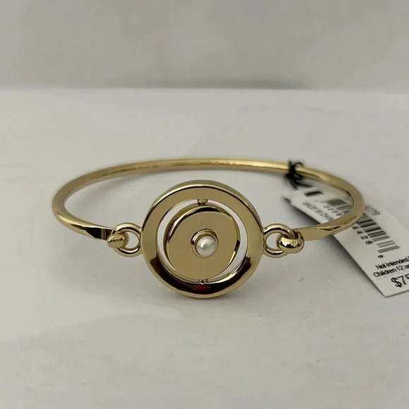 Carolee Gold Tone Pearl - June birthstone 8" bangle reversible bracelet - Picture 1 of 5